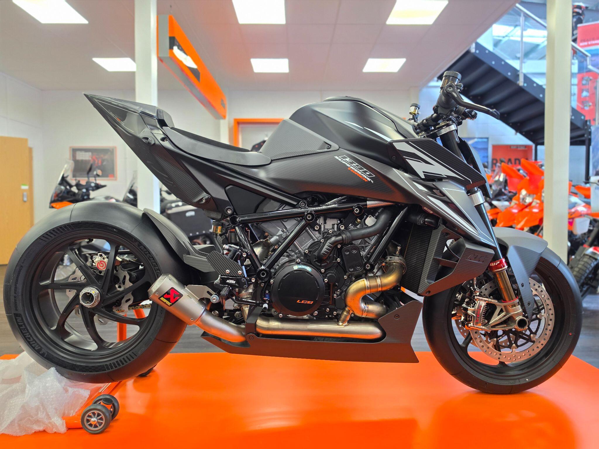 New KTM 1390 Super Duke RR Track