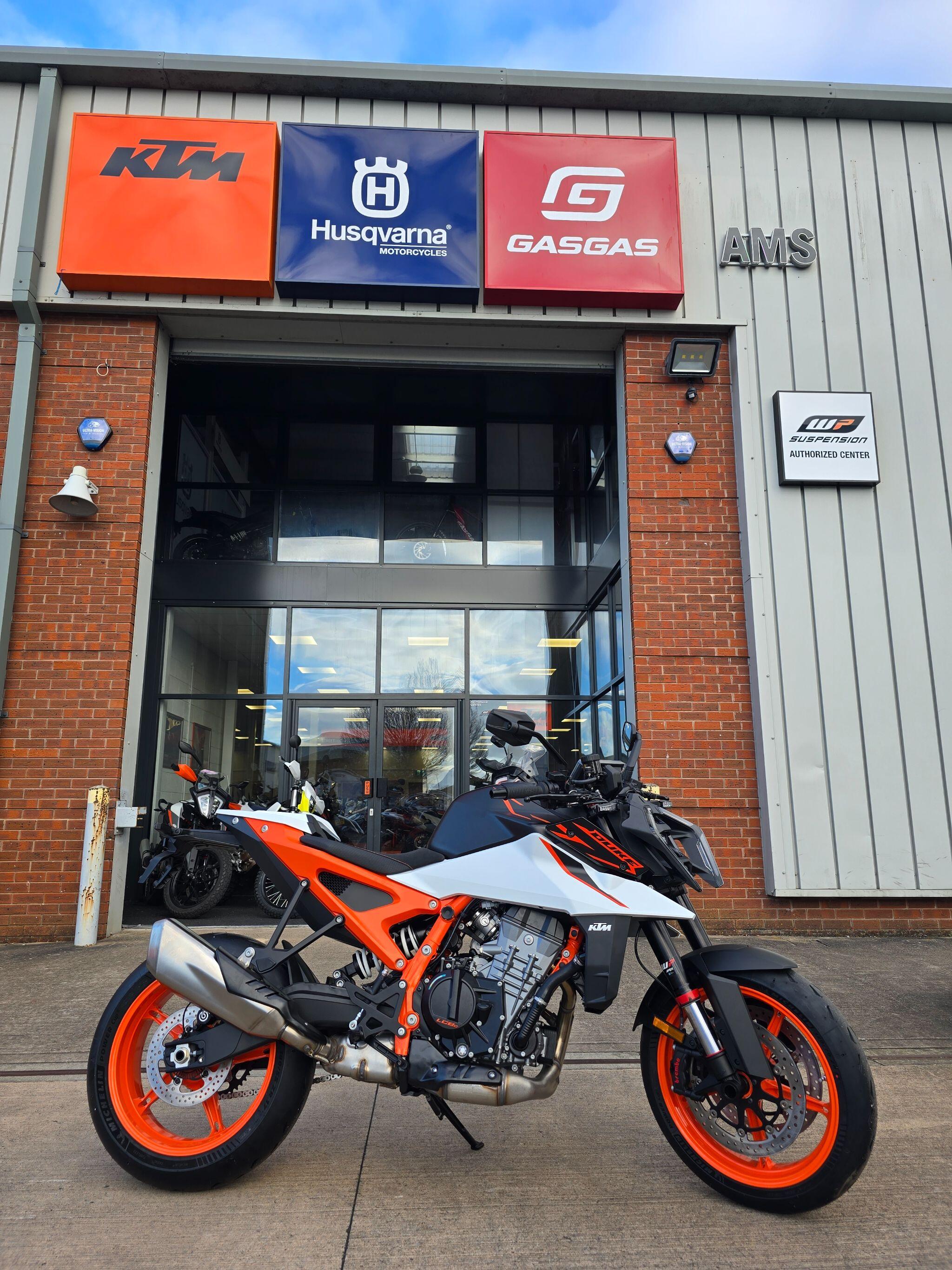 New KTM 990 Duke R